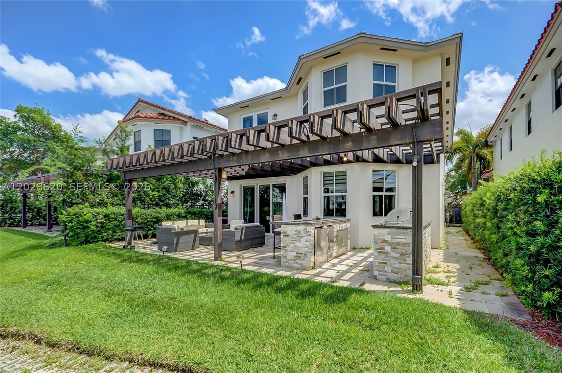 Maison à Doral, Floride, États-Unis 2 - 18062861