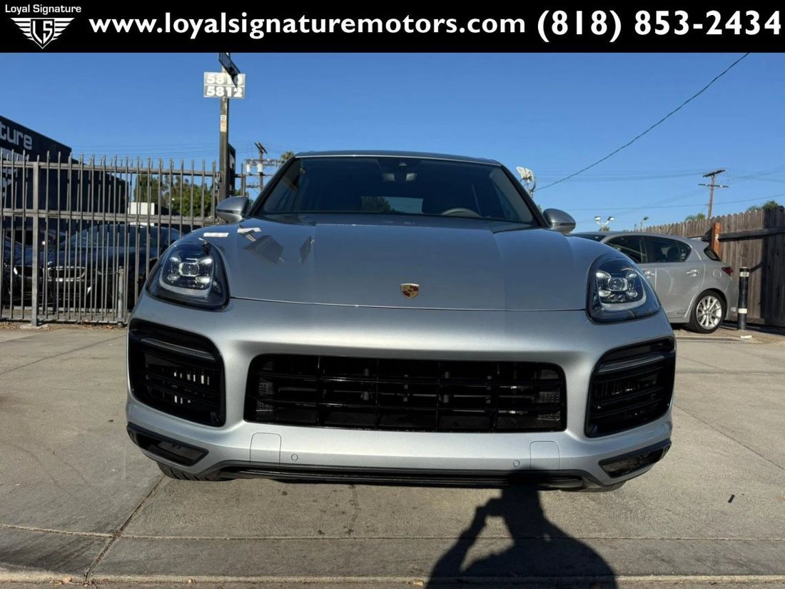 Suv in Van Nuys, CA, United States 2 - 18240637