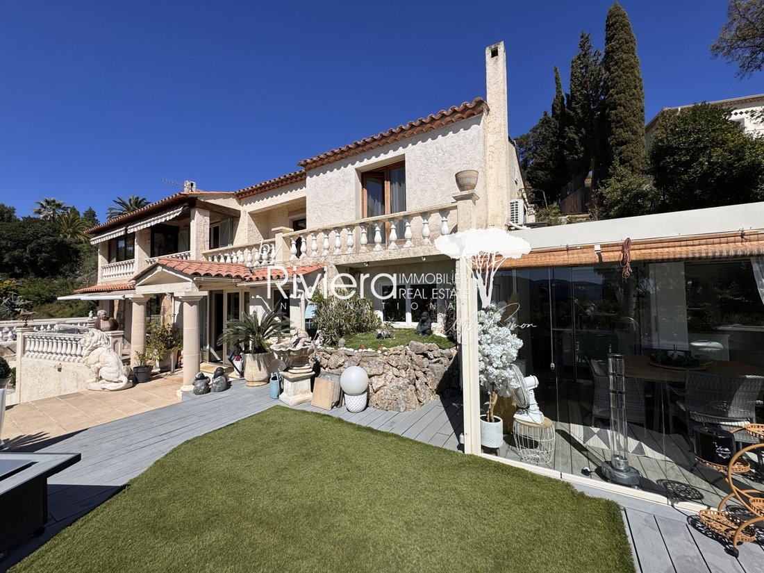 Villa in La Croix-Valmer, Provence-Alpes-Côte d'Azur, France 2 - 17612310