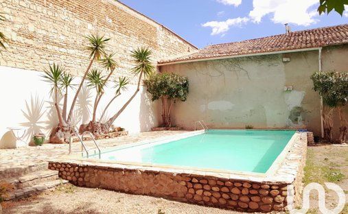House in Zone Sud, Saint-Gilles, France 1
