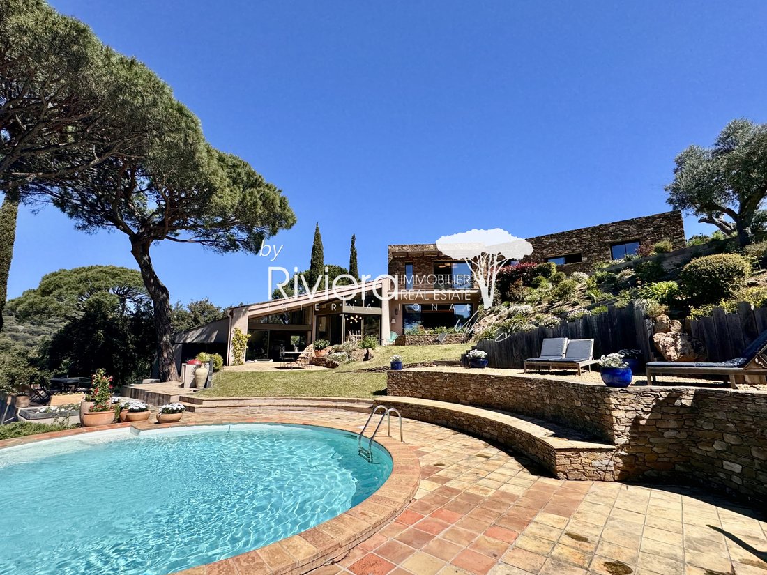 Estate in La Croix-Valmer, Provence-Alpes-Côte d'Azur, France 2 - 17632509