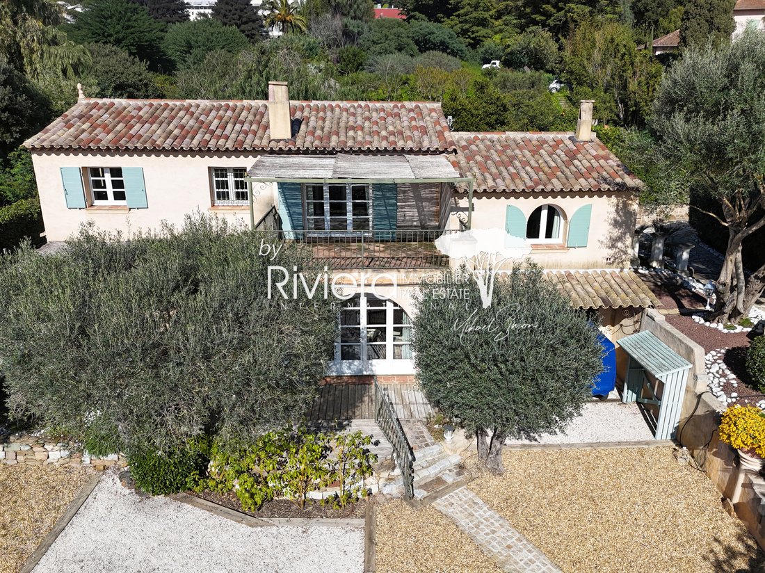 Estate in La Croix-Valmer, Provence-Alpes-Côte d'Azur, France 2 - 17684053