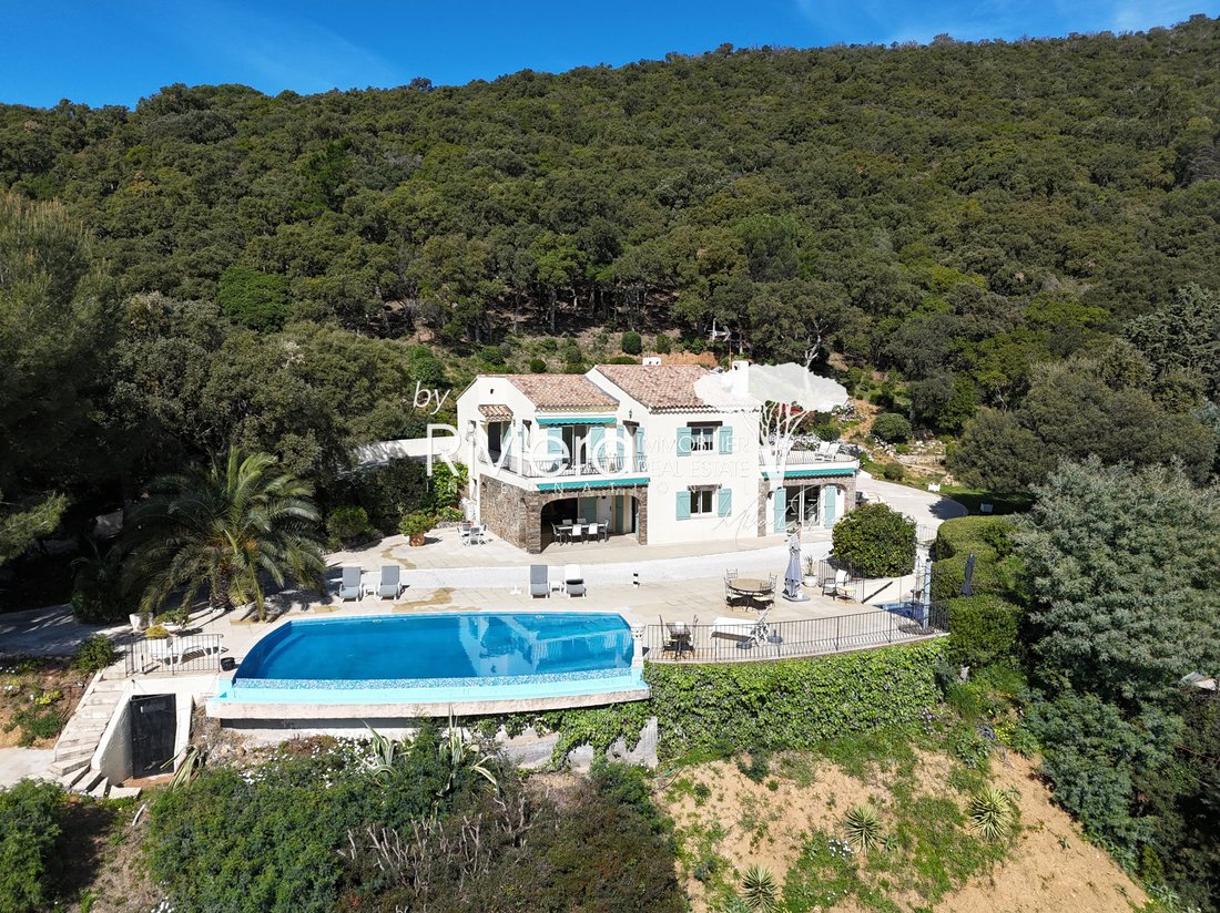 Estate in Nord, Cavalaire-sur-Mer, France 4 - 17467083