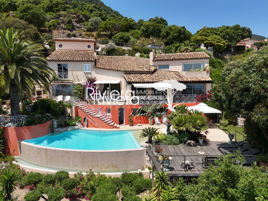 Estate in Nord, Cavalaire-sur-Mer, France 2 - 15778281