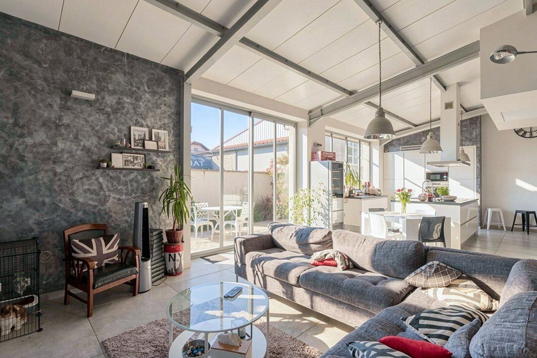 Villa in Bron, Auvergne-Rhône-Alpes, France 1 - 18239843