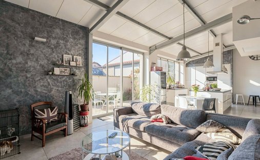 Villa in Bron, Auvergne-Rhone-Alpen, Frankreich 1