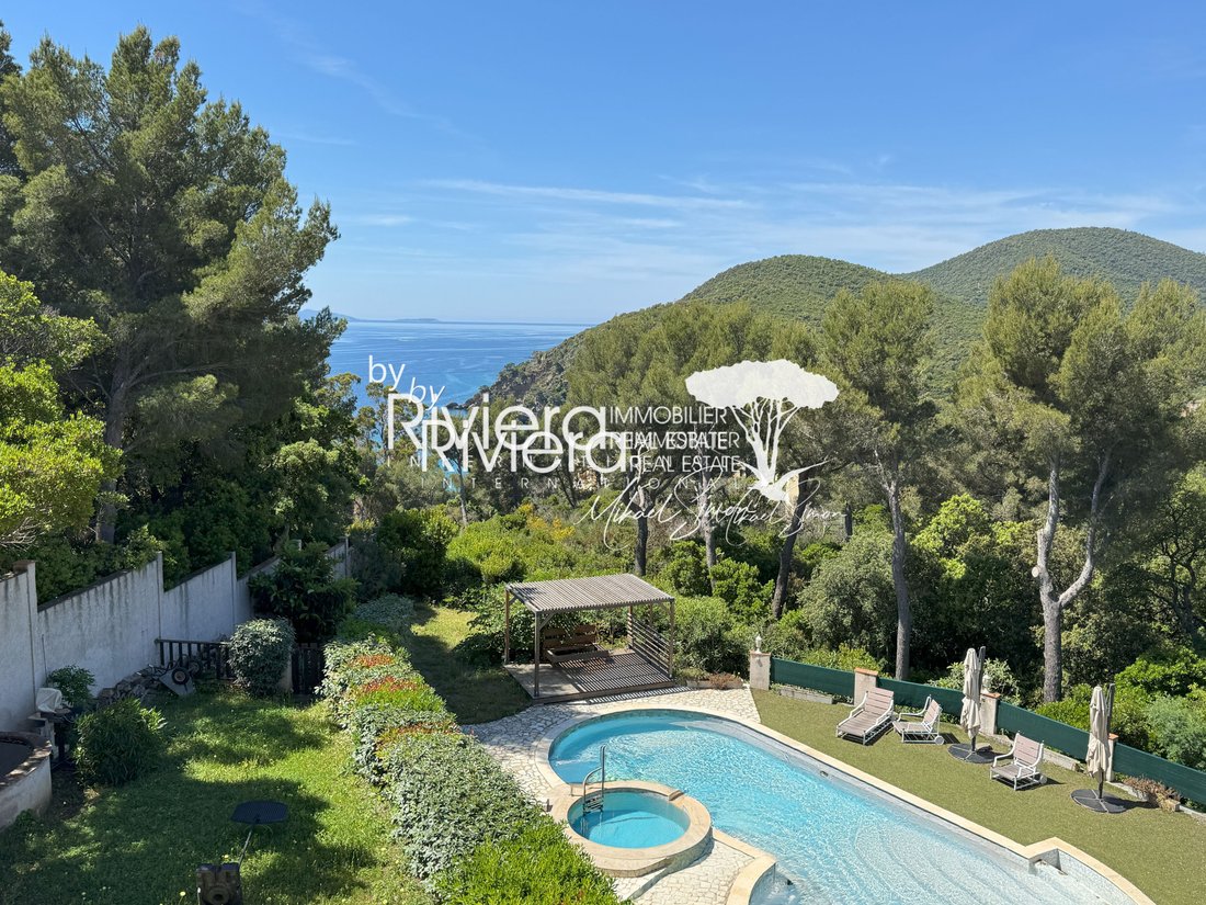 Villa in Nord, Cavalaire-sur-Mer, France 2 - 15771552