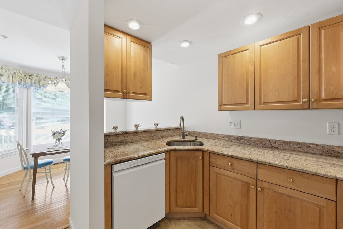 Condo in Hudson, Massachusetts, United States 5 - 18238705