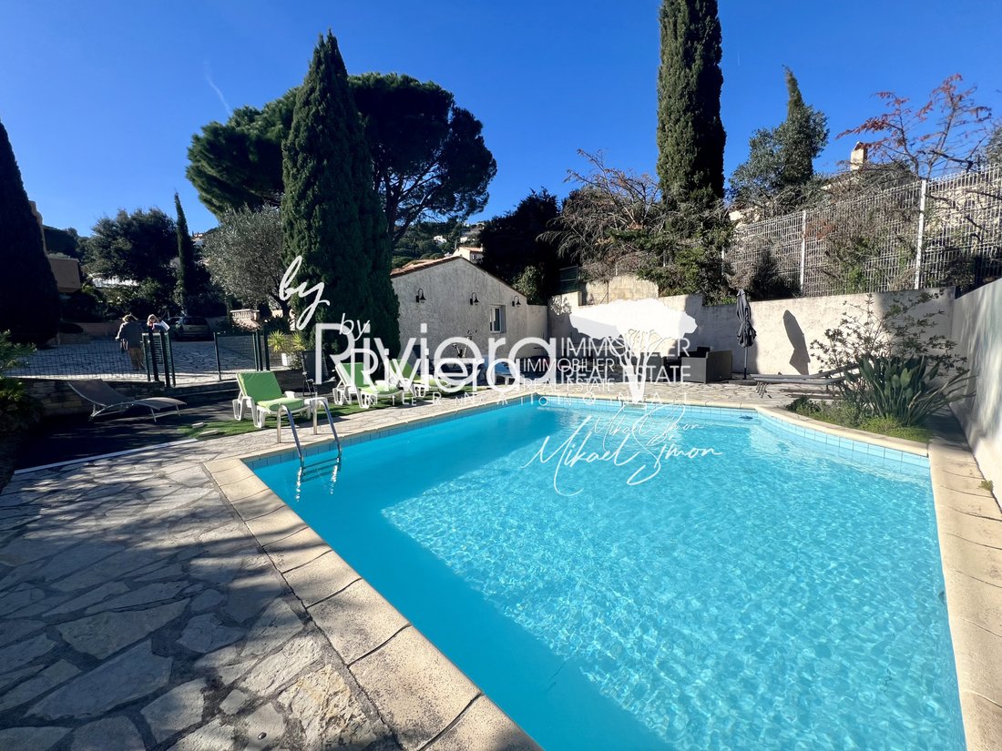 Villa in Nord, Cavalaire-sur-Mer, France 1 - 17549459