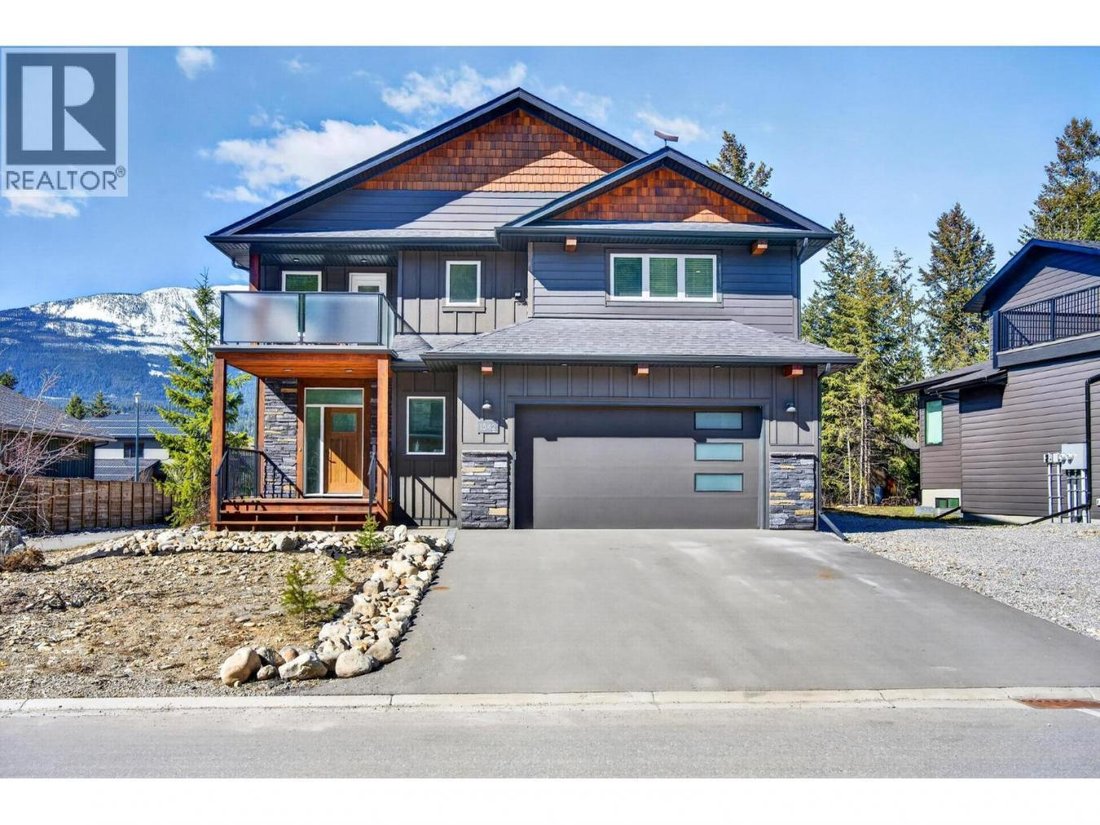 House in Golden, British Columbia, Canada 3 - 18237974
