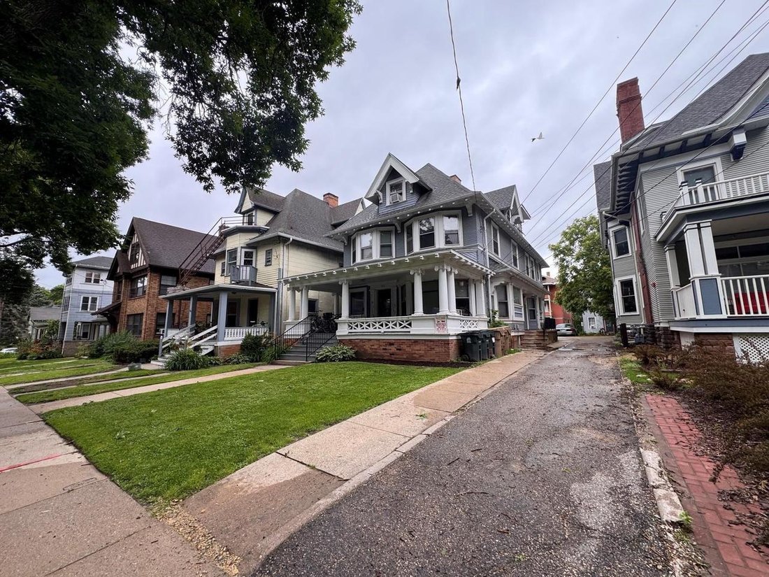 Madison, Wisconsin, United States 4 - 18241707