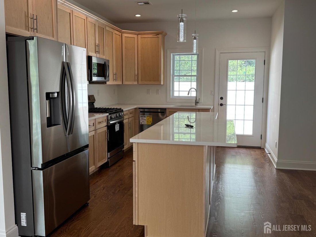 Townhouse in Metuchen, New Jersey, United States 3 - 18235705