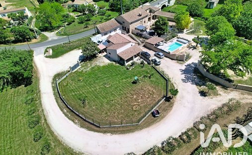 Maison à Saint-Paulet-de-Caisson, Occitanie, France 1