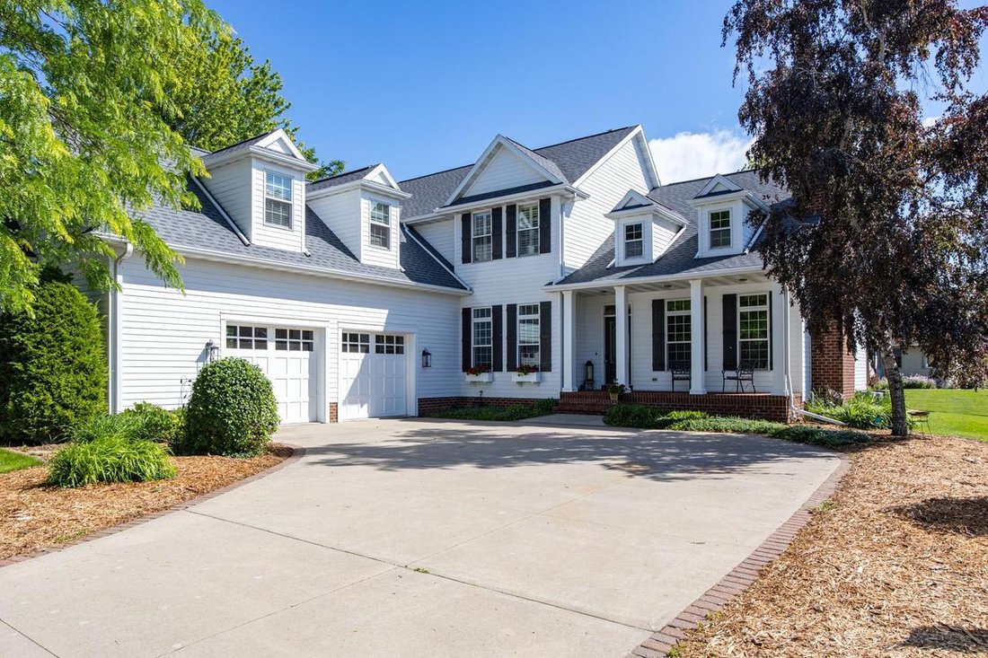 House in Sherwood, Wisconsin, United States 2 - 18241680