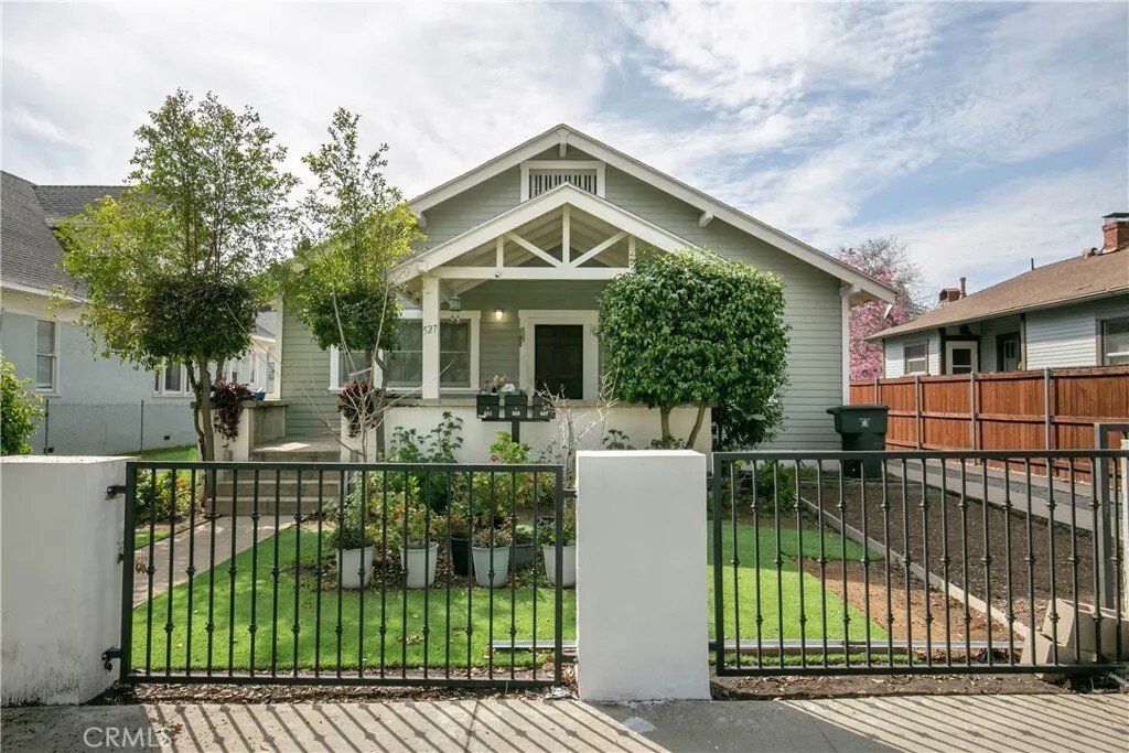 Altadena, California, United States 1 - 18245192