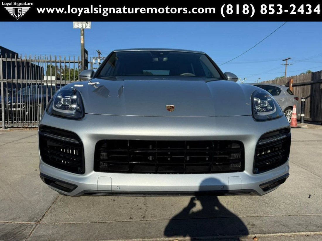Suv in Van Nuys, CA, United States 4 - 18240637