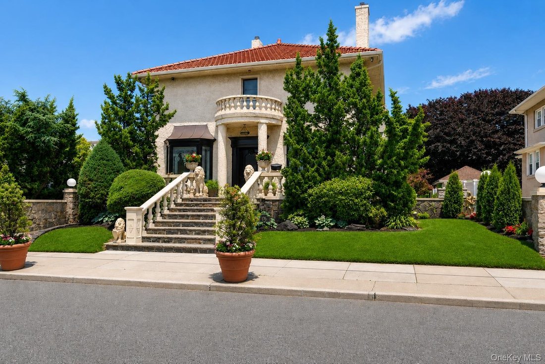 House in New York, New York, United States 1 - 18244633