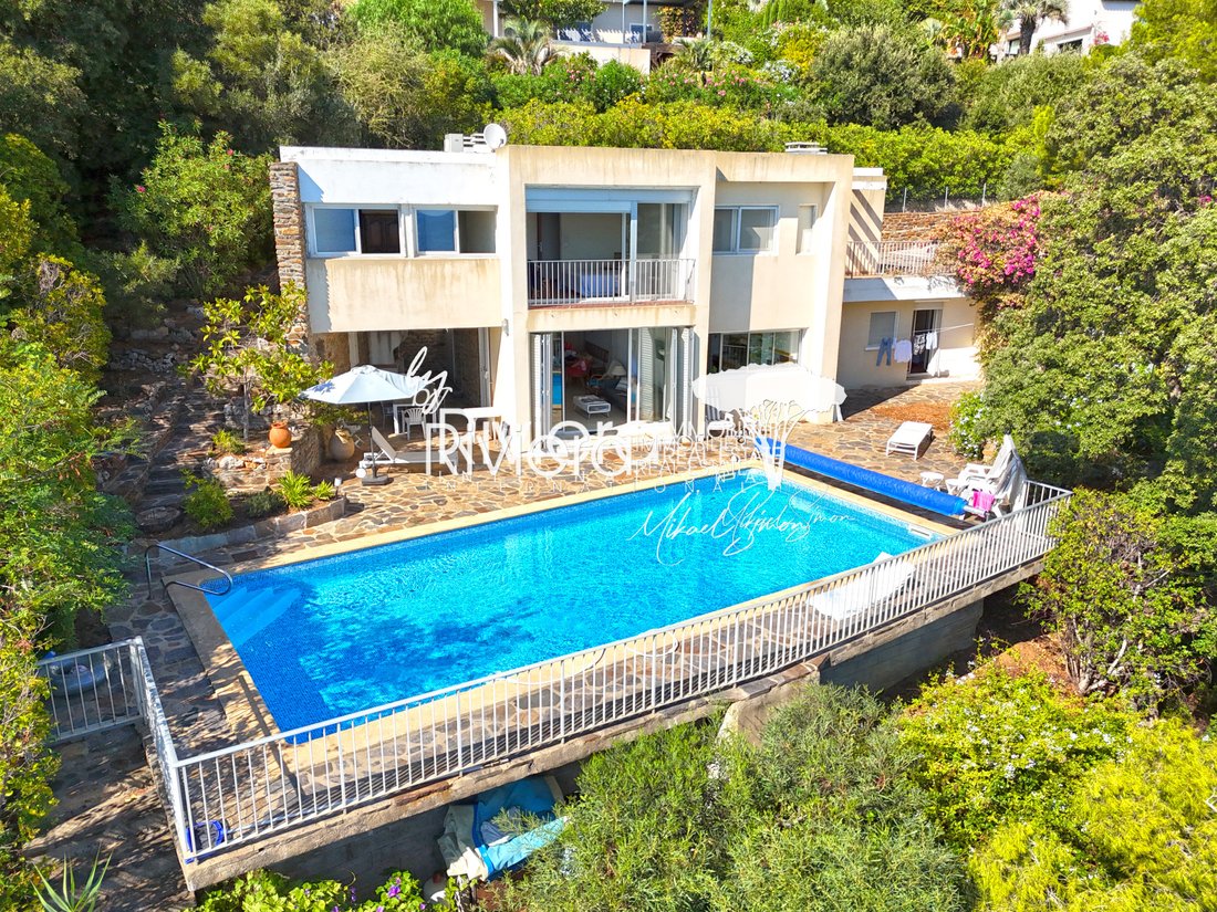 Estate in La Croix-Valmer, Provence-Alpes-Côte d'Azur, France 2 - 15390058