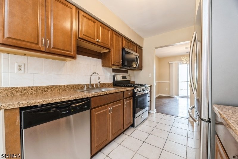 Condo in Freehold Township, New Jersey, United States 4 - 18245244