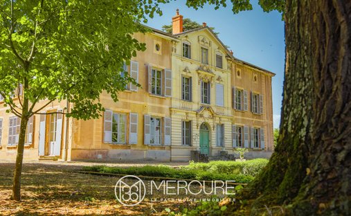 Schloss in Frans, Auvergne-Rhone-Alpen, Frankreich 1
