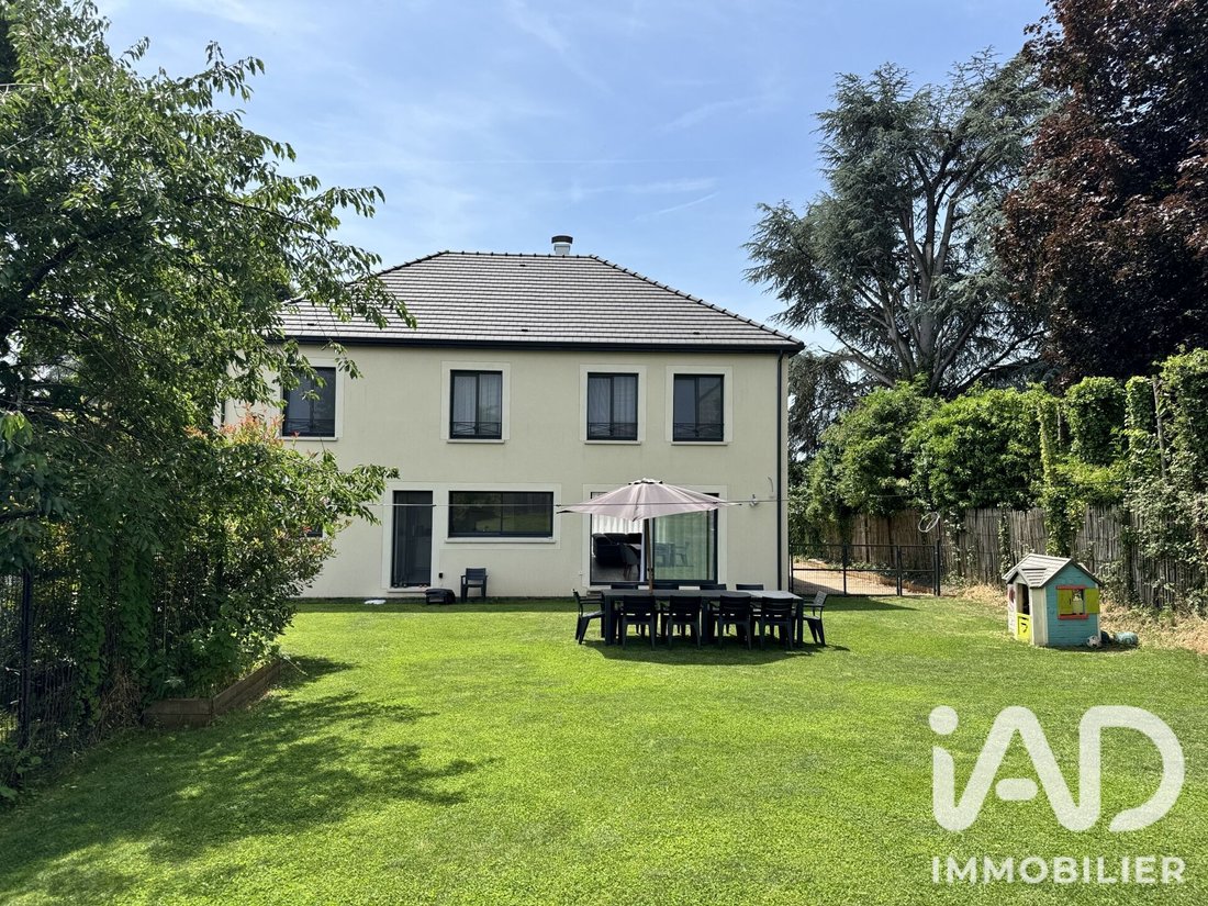 House in Presles-en-Brie, Ile-de-France, France 2 - 18246992