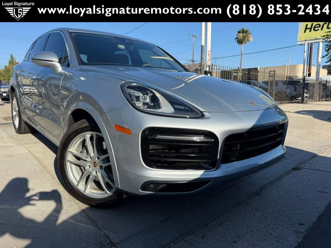 Suv in Van Nuys, CA, United States 1 - 18240637