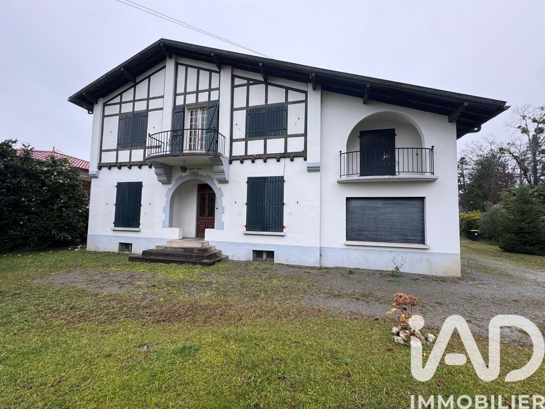 House in Cambo-les-Bains, Nouvelle-Aquitaine, France 1 - 18246510