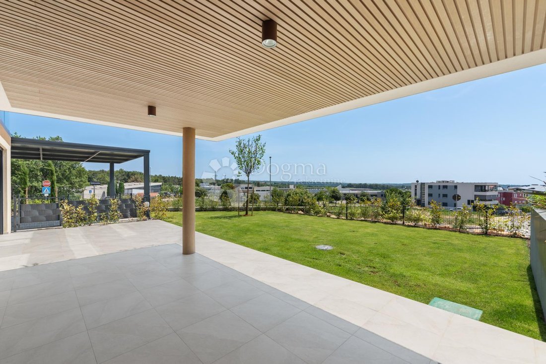 Apartment in Novigrad, Istria County, Croatia 2 - 18238346