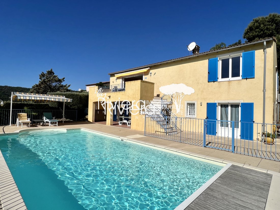 Villa in Nord, Cavalaire-sur-Mer, France 1 - 15389687