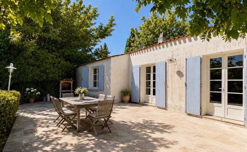 Villa in Saint-Laurent-de-la-Pree, Nouvelle-Aquitaine, France 1