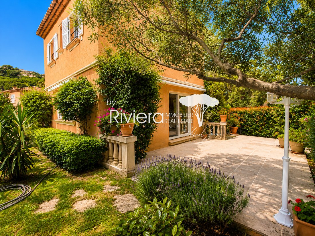 Villa in Nord, Cavalaire-sur-Mer, France 3 - 18072485
