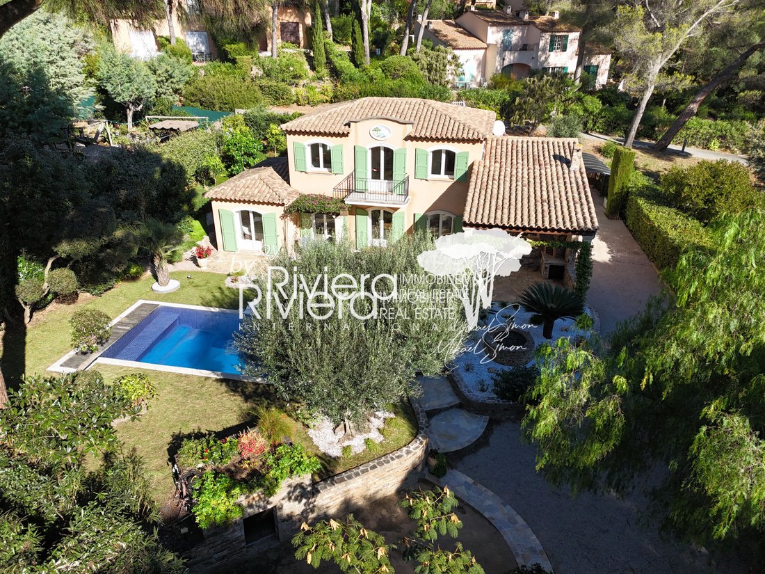 Villa in Nord, Cavalaire-sur-Mer, France 1 - 16487255