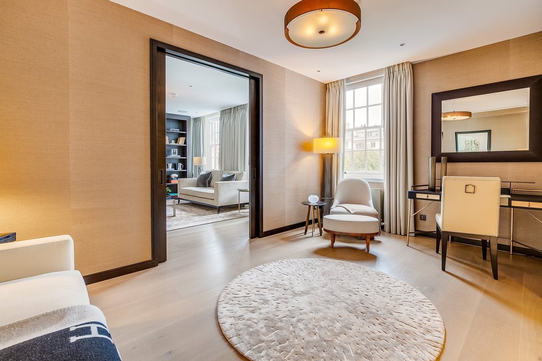 Apartment in Knightsbridge, Kensington And Chelsea, England 3 - 18242119
