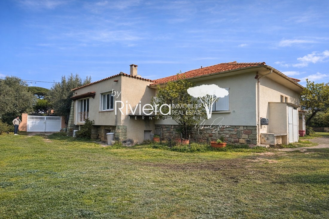 Villa in Nord, Cavalaire-sur-Mer, France 1 - 17247445