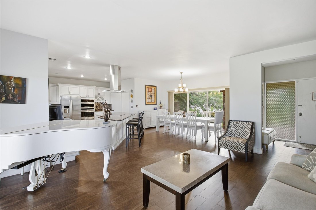 House in Hialeah, Florida, United States 5 - 18240832