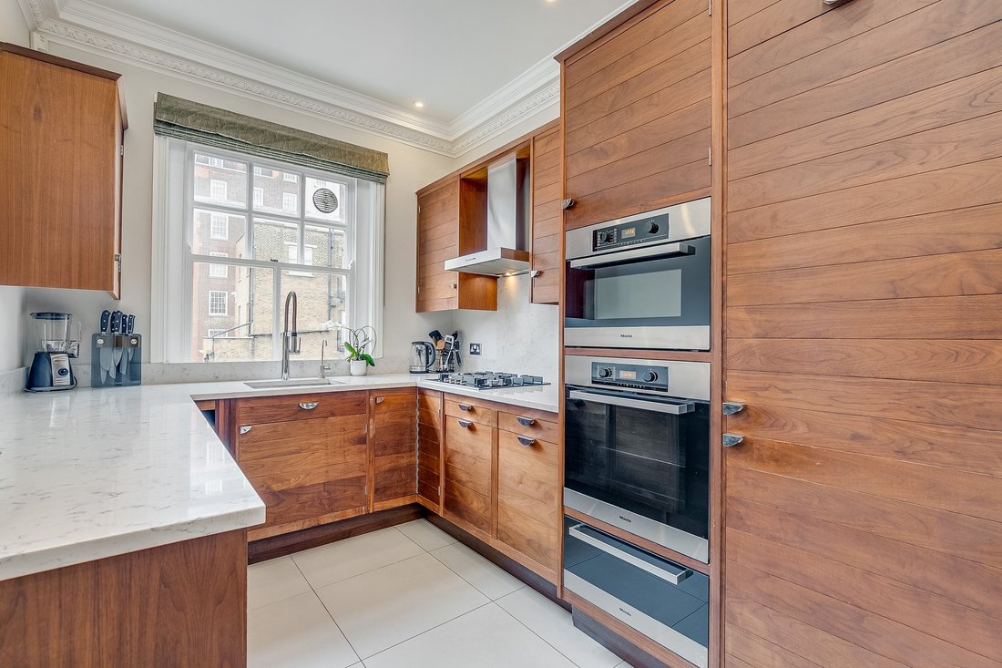 Apartment in Mayfair, Westminster, England 2 - 18241761