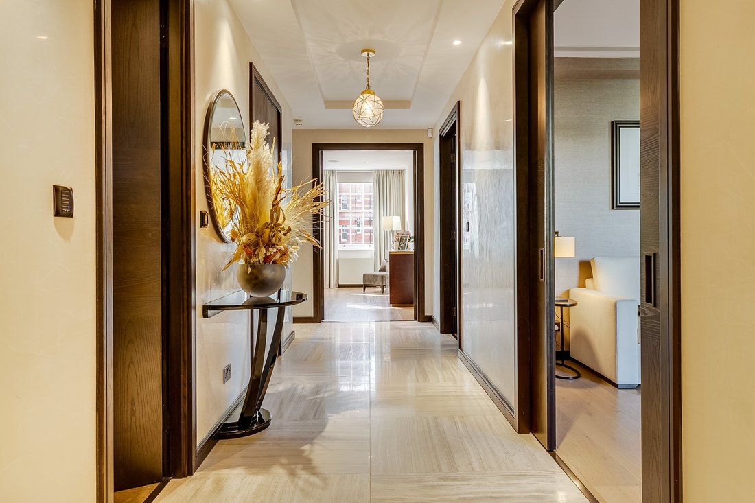 Apartment in Knightsbridge, Kensington And Chelsea, England 2 - 18242119