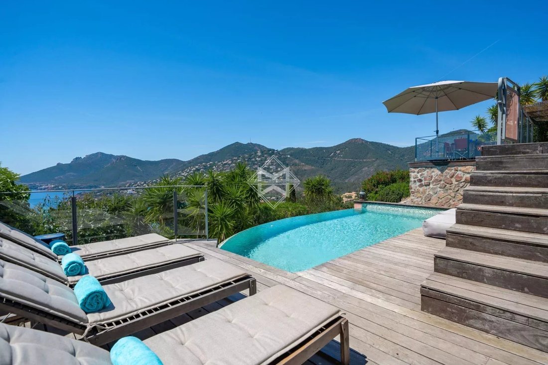 Villa in Théoule-sur-Mer, Provence-Alpes-Côte d'Azur, France 4 - 18146782