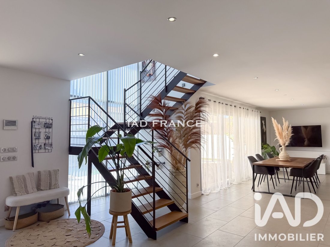 House in Estrade-Aeroport-Les Beugons, Marignane, France 3 - 18246419