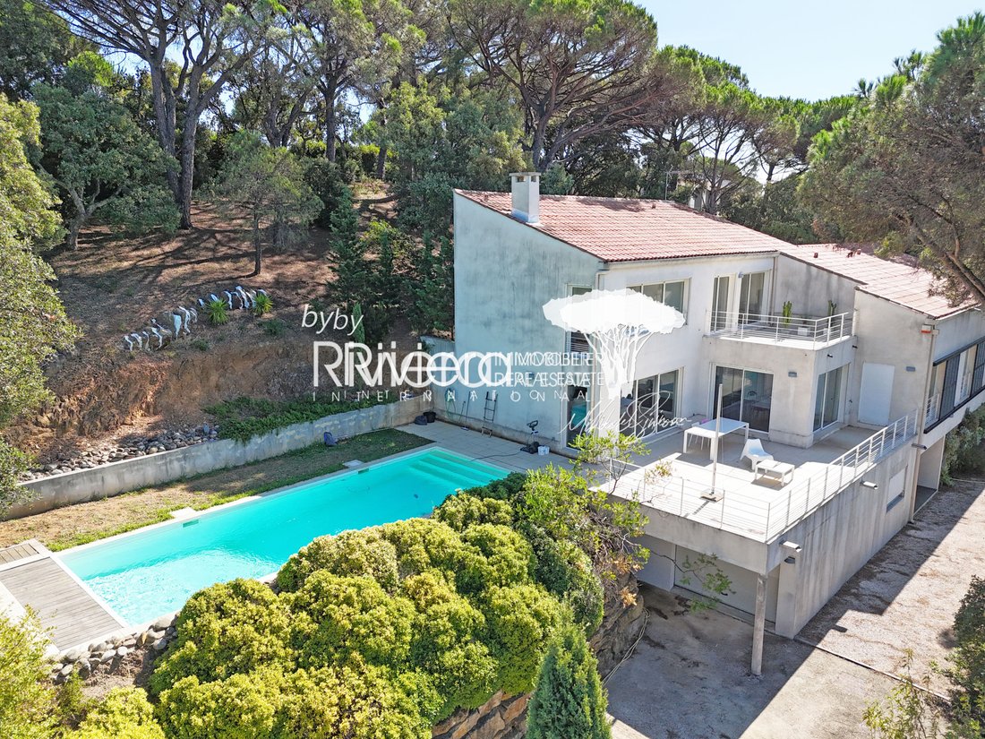 Estate in La Croix-Valmer, Provence-Alpes-Côte d'Azur, France 3 - 16265270