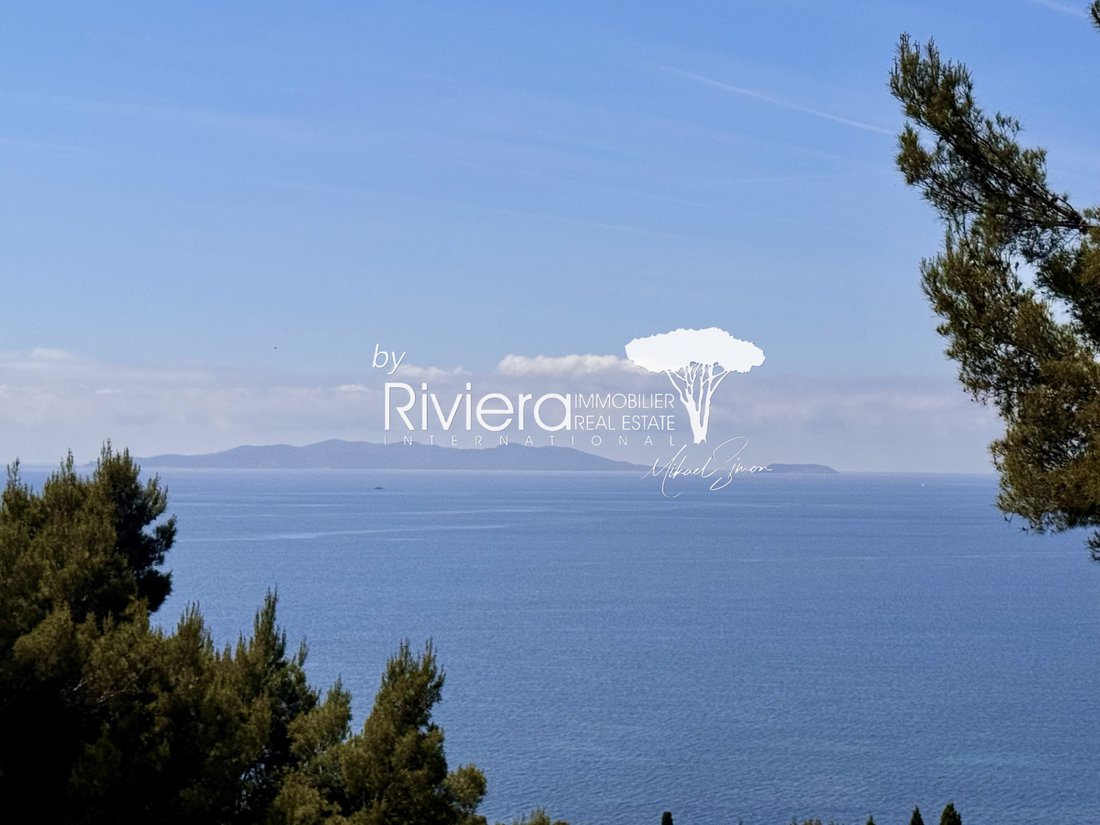 Estate in Le Lavandou, Provence-Alpes-Côte d'Azur, France 1 - 17812922