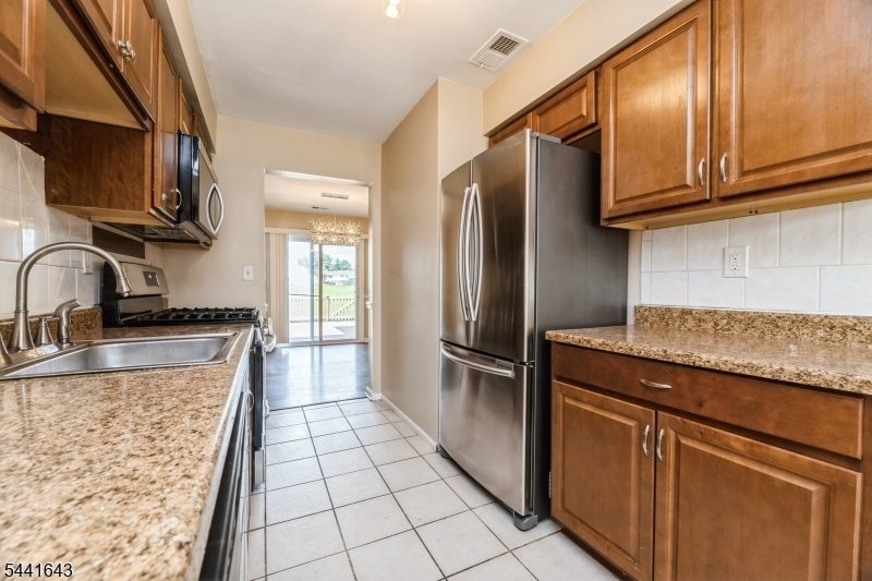 Condo in Freehold Township, New Jersey, United States 3 - 18245244