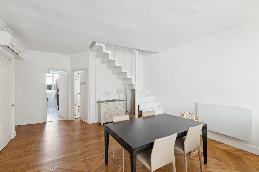 Apartment in Champvert-Point du Jour-Saint Irénée, Lyon 5e Arrondissement, Lyon 4 - 18243086