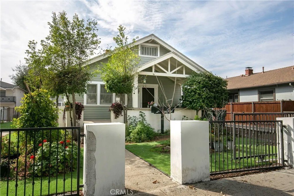 Altadena, California, United States 3 - 18245192