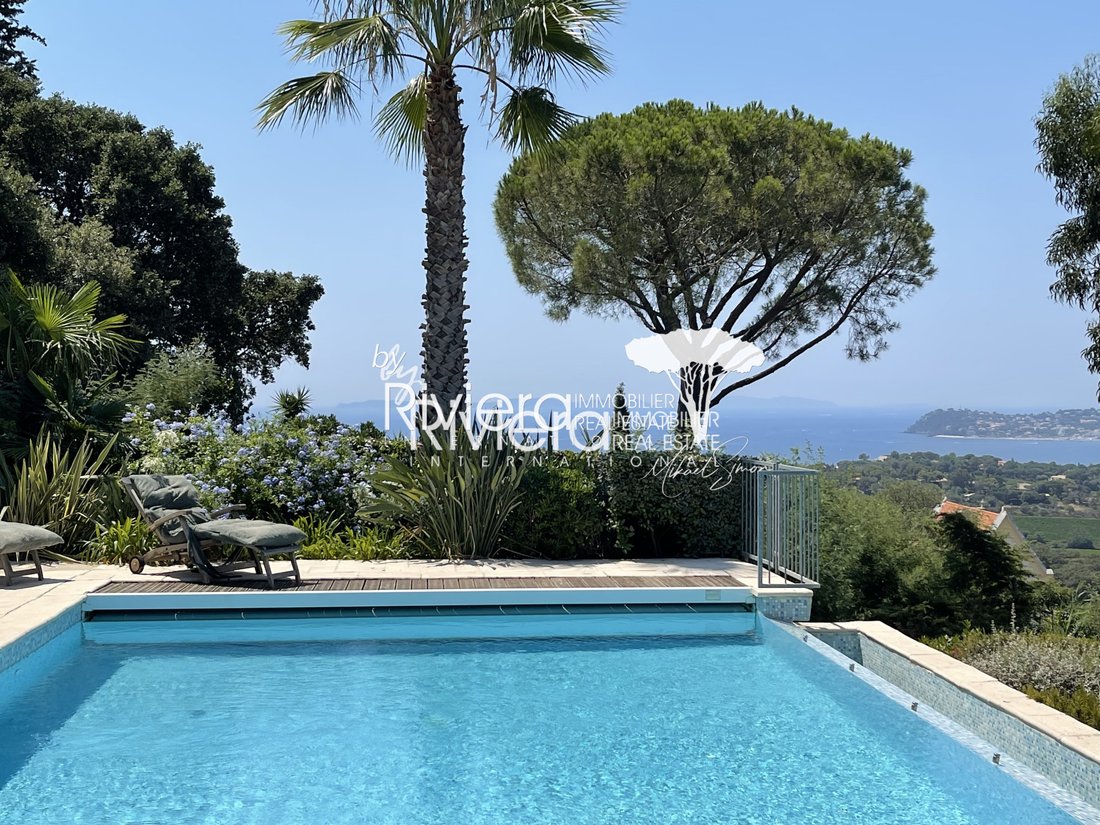 Estate in La Croix-Valmer, Provence-Alpes-Côte d'Azur, France 2 - 15390078