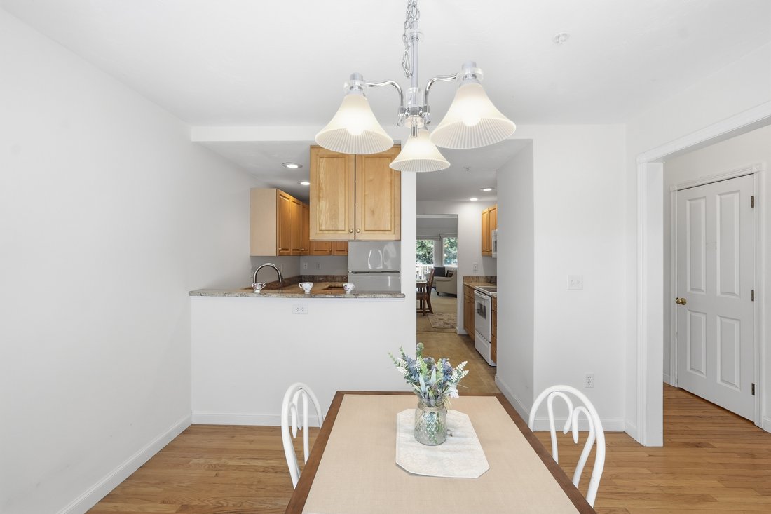 Condo in Hudson, Massachusetts, United States 3 - 18238705
