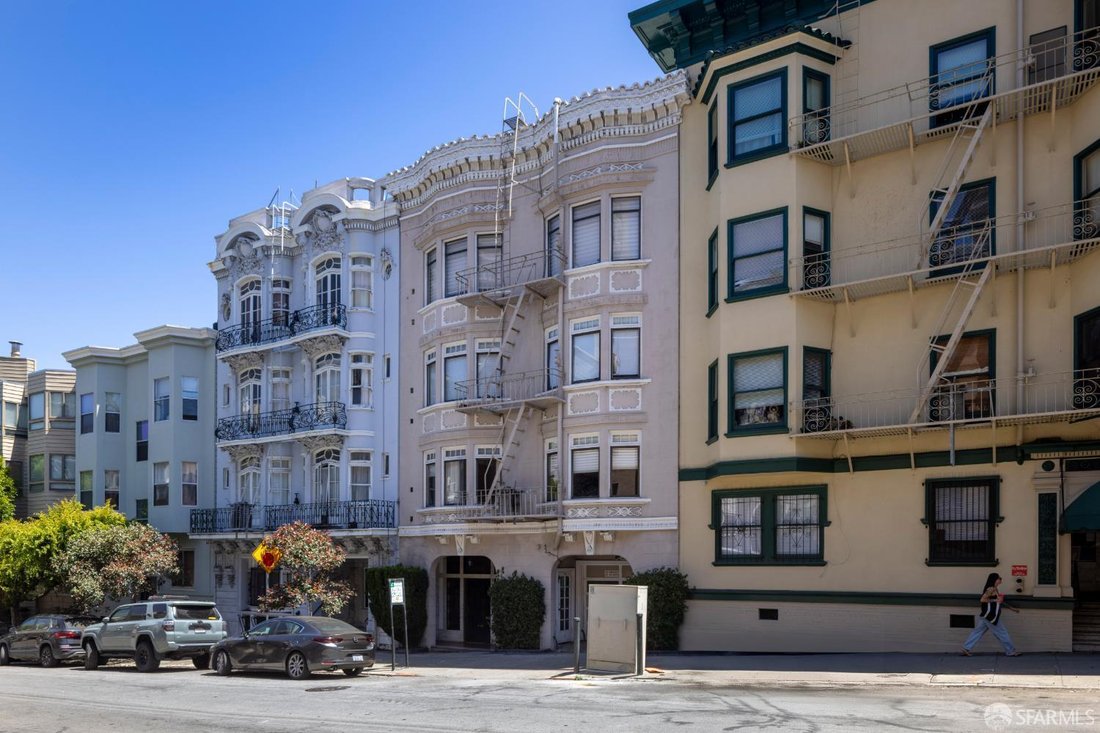 San Francisco, California, United States 3 - 18243993