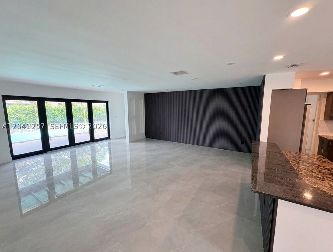House in North Miami Beach, Florida, United States 3 - 18241437