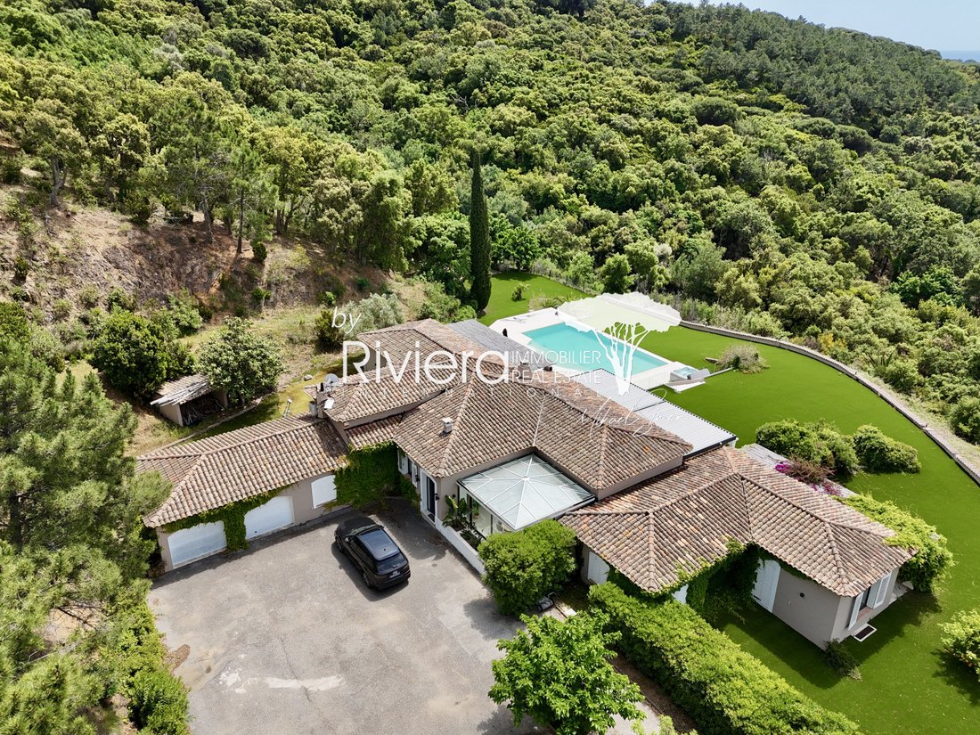 Estate in La Croix-Valmer, Provence-Alpes-Côte d'Azur, France 4 - 17910151