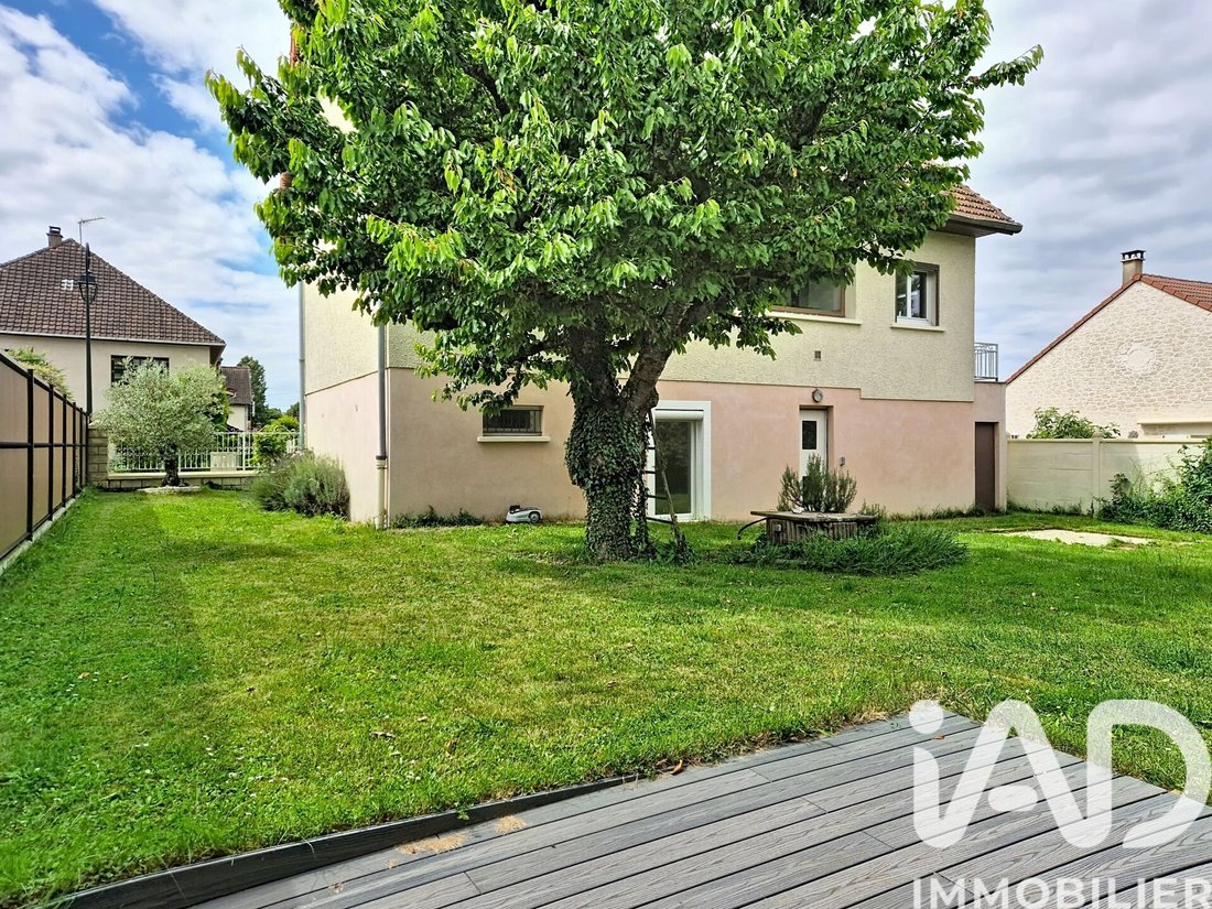 House in Les Clayes-sous-Bois, Ile-de-France, France 2 - 18105963